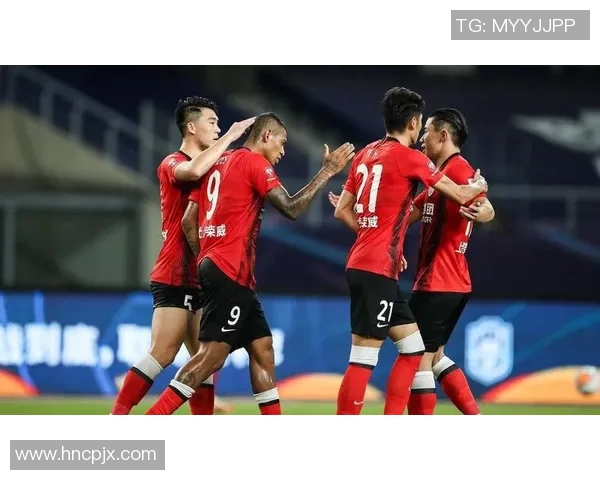 上港与开新激战正酣谁能在这场较量中脱颖而出争夺胜利荣耀